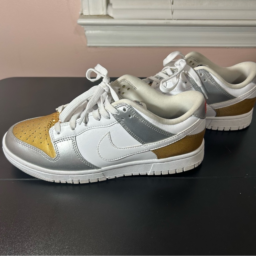 NIKE Dunk Low Heirloom Women's Metallic Silver Gold White Size 8 1/2 No Box